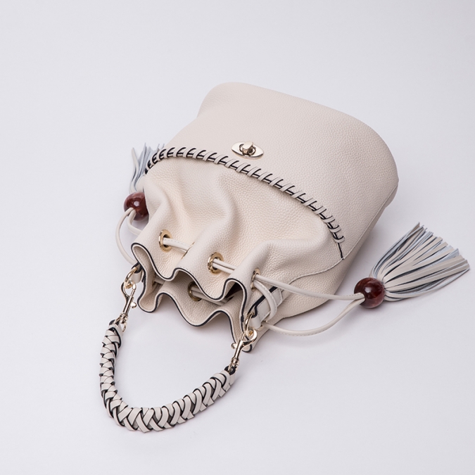 Taschenfabrik benutzerdefinierte neue Modedesigner-Eimertasche aus Narbenleder mit gewebtem Griff 